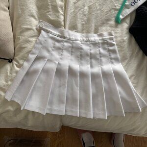 American Apparel Vintage White Pleated Skirt